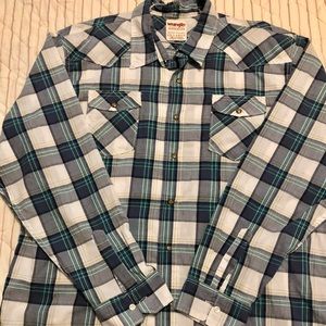 Wrangler men’s L/S pearl snap shirt. Size 2XL